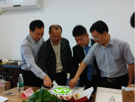 经济学院首个在校大学生创业公司成立--南京海