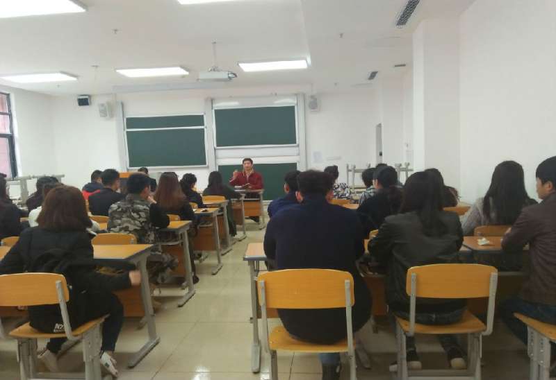 管理学院(商学院)学生科科长兼团总支书记尹老