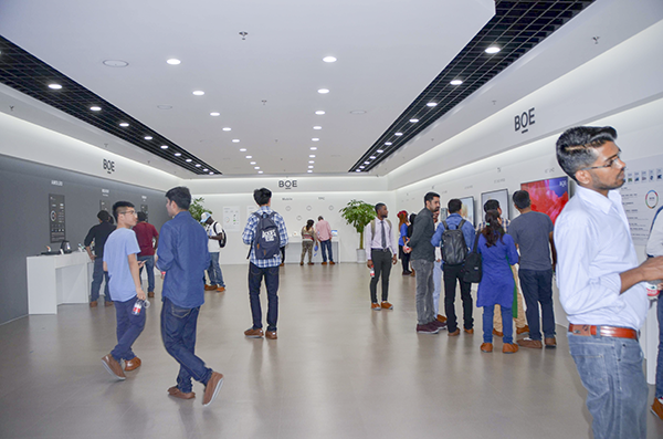 我院组织留学生参观京东方